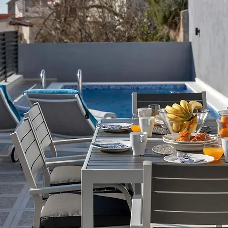 Apartment Lotte With Private Pool In The Center!