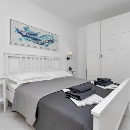 Lotte With Private Pool In The Center! Makarska