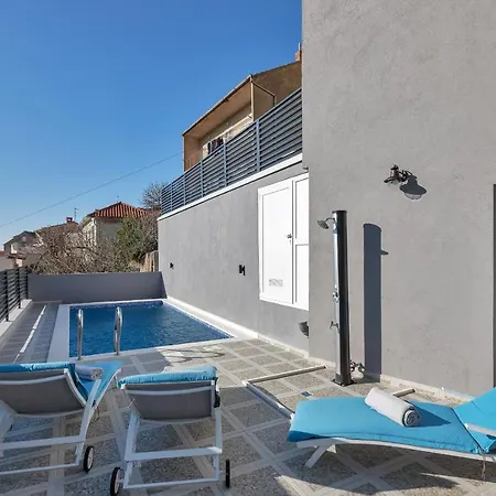 Apartment Lotte With Private Pool In The Center!