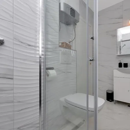 Apartment Lotte With Private Pool In The Center!