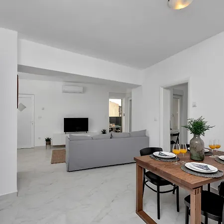 Apartment Lotte With Private Pool In The Center!