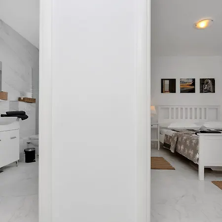 Lotte With Private Pool In The Center! Makarska