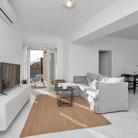 Apartment Lotte With Private Pool In The Center!