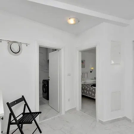 Lotte With Private Pool In The Center! * Makarska